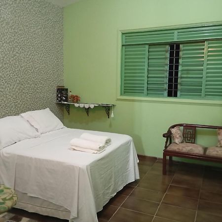 Hospedagem Casa Da Waldir, Quarto Suite 01 Goiás Exterior foto